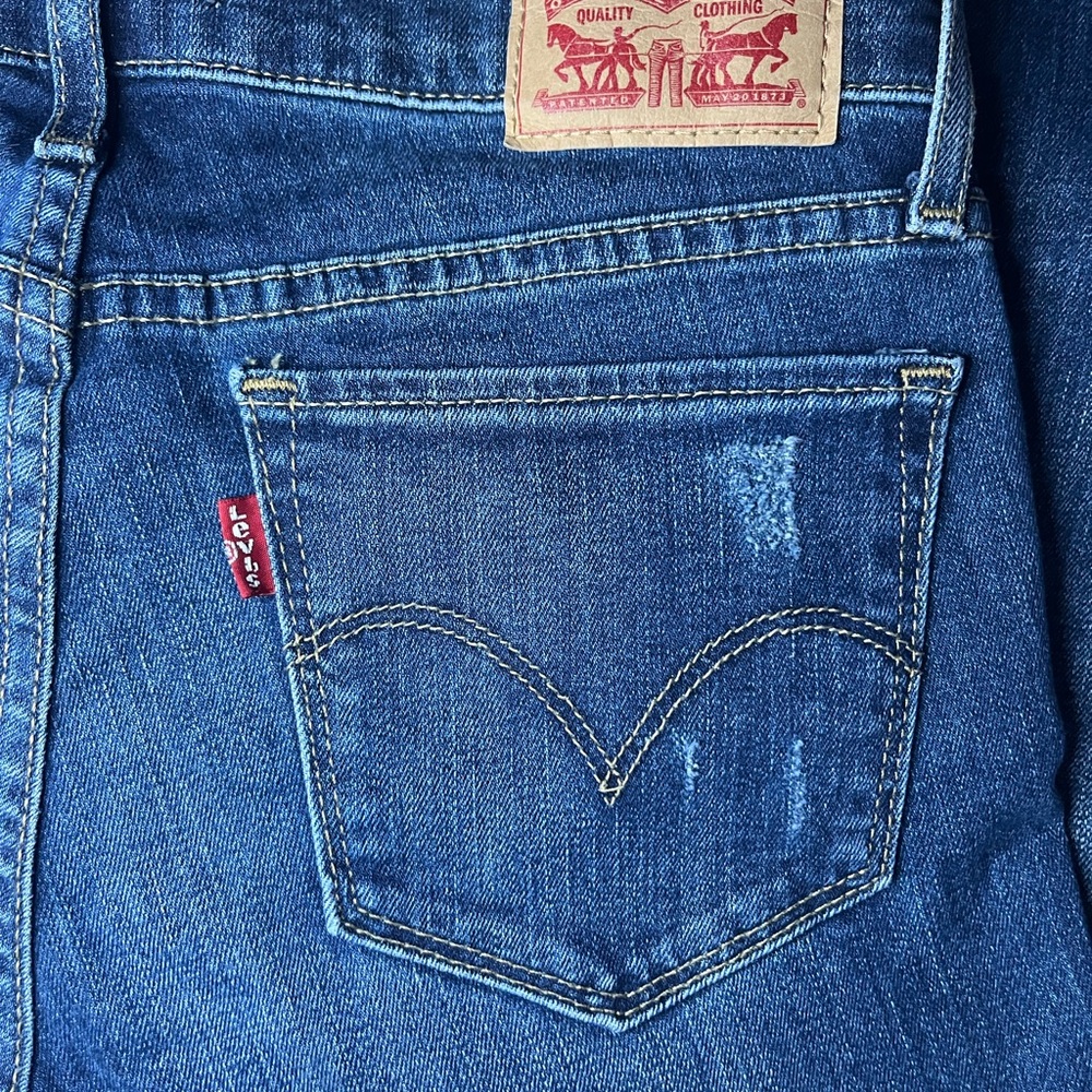 Levi’s mid rise skinny jeans - Picture 5 of 6